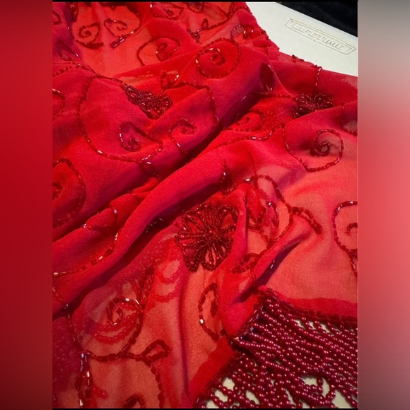 Elegant Vintage Red Beaded Evening
Shawl - Picture 3 of 6